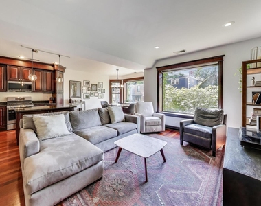 3106 W Lyndale Street - Photo Thumbnail 4