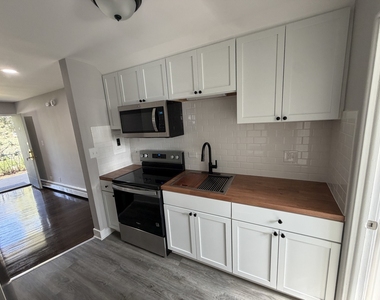 6901 N Ridge Boulevard - Photo Thumbnail 4