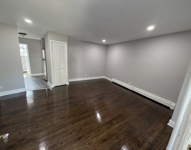 6901 N Ridge Boulevard - Photo Thumbnail 1