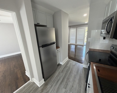 6901 N Ridge Boulevard - Photo Thumbnail 5
