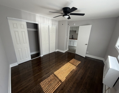 6901 N Ridge Boulevard - Photo Thumbnail 7