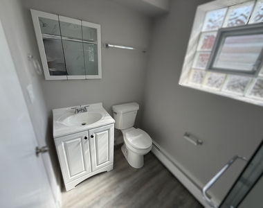 6901 N Ridge Boulevard - Photo Thumbnail 9