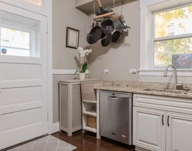 7626 N Greenview Avenue - Photo Thumbnail 5