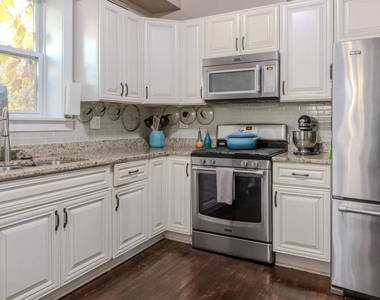 7626 N Greenview Avenue - Photo Thumbnail 3