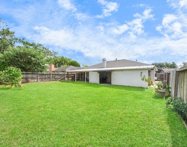 7410 La Place Drive - Photo Thumbnail 32
