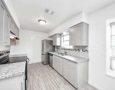 7410 La Place Drive - Photo Thumbnail 14