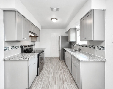 7410 La Place Drive - Photo Thumbnail 12