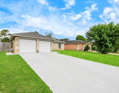 7410 La Place Drive - Photo Thumbnail 2