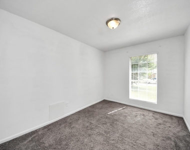 7410 La Place Drive - Photo Thumbnail 22