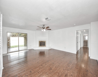 7410 La Place Drive - Photo Thumbnail 9