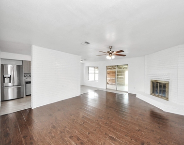 7410 La Place Drive - Photo Thumbnail 7