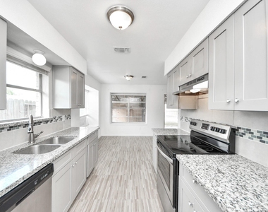 7410 La Place Drive - Photo Thumbnail 17