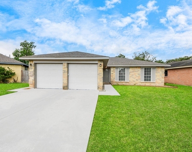 7410 La Place Drive - Photo Thumbnail 1