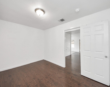 7410 La Place Drive - Photo Thumbnail 19