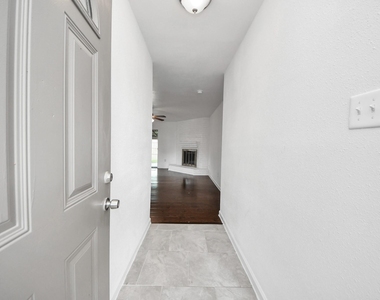 7410 La Place Drive - Photo Thumbnail 5