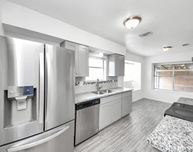 7410 La Place Drive - Photo Thumbnail 16