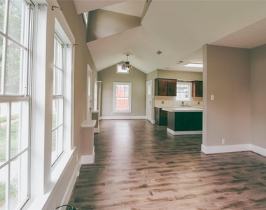 1138 Algregg Street - Photo Thumbnail 2