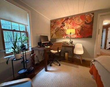 11 Hobbs - Photo Thumbnail 2