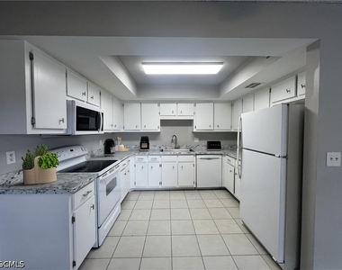 639 Se 13th Avenue - Photo Thumbnail 3