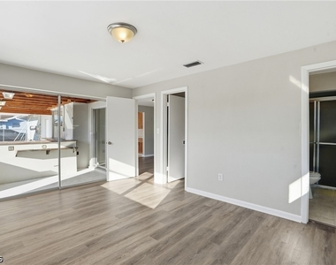 312 Hollywood Street - Photo Thumbnail 28