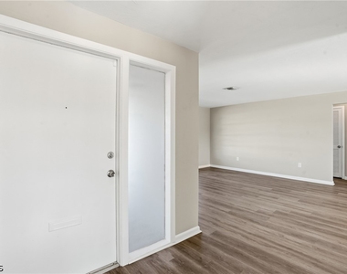 312 Hollywood Street - Photo Thumbnail 11