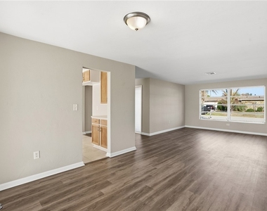 312 Hollywood Street - Photo Thumbnail 14