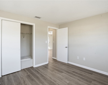 312 Hollywood Street - Photo Thumbnail 25