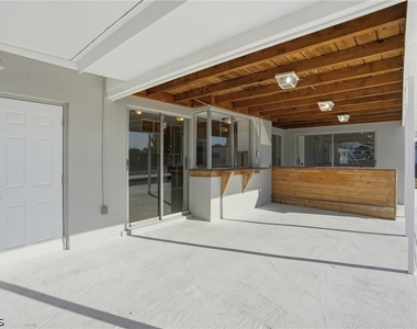 312 Hollywood Street - Photo Thumbnail 3