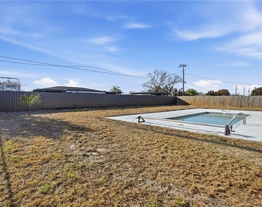 312 Hollywood Street - Photo Thumbnail 8