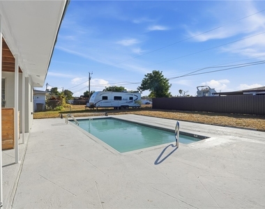 312 Hollywood Street - Photo Thumbnail 6