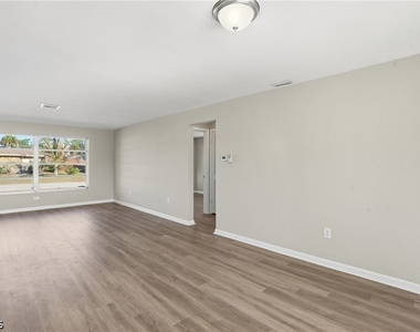 312 Hollywood Street - Photo Thumbnail 13