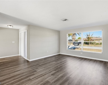 312 Hollywood Street - Photo Thumbnail 12