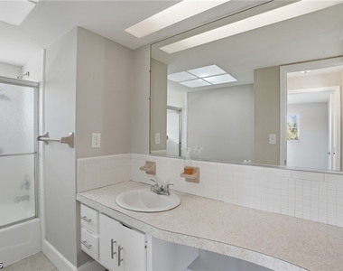 312 Hollywood Street - Photo Thumbnail 30