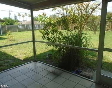 636 Se 13th Court - Photo Thumbnail 3