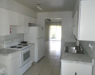 636 Se 13th Court - Photo Thumbnail 2
