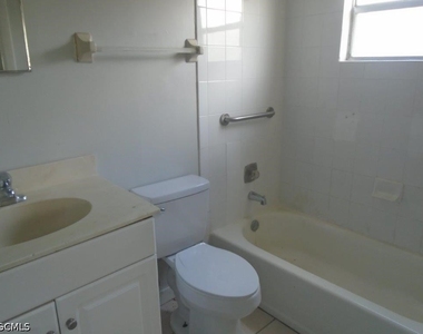 636 Se 13th Court - Photo Thumbnail 6