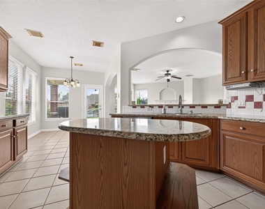 11811 Sunset Lake Court - Photo Thumbnail 17