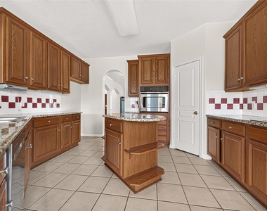 11811 Sunset Lake Court - Photo Thumbnail 15