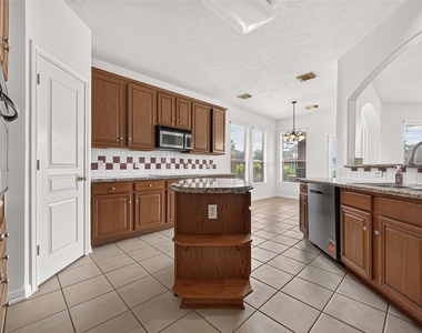 11811 Sunset Lake Court - Photo Thumbnail 18