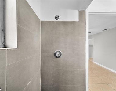 4824 Lucaya Drive - Photo Thumbnail 10