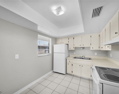 4824 Lucaya Drive - Photo Thumbnail 2