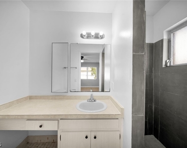 4824 Lucaya Drive - Photo Thumbnail 9