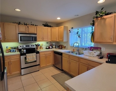 18141 Horizon View Boulevard - Photo Thumbnail 5