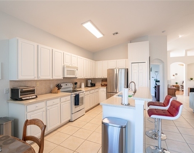 13841 Lake Mahogany Boulevard - Photo Thumbnail 7