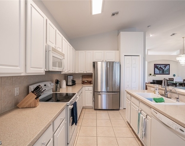 13841 Lake Mahogany Boulevard - Photo Thumbnail 4