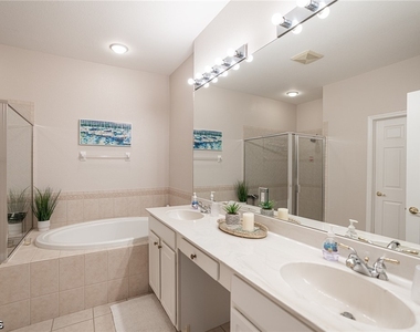 13841 Lake Mahogany Boulevard - Photo Thumbnail 16
