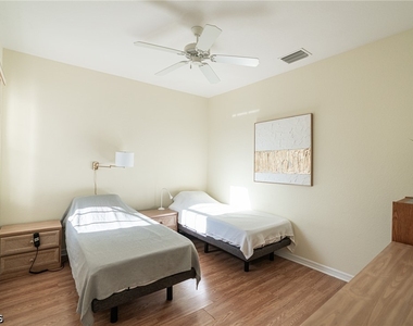 13841 Lake Mahogany Boulevard - Photo Thumbnail 37