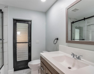 1201 Se 16th Terrace - Photo Thumbnail 16