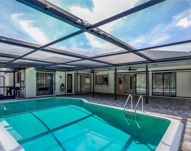 1201 Se 16th Terrace - Photo Thumbnail 12