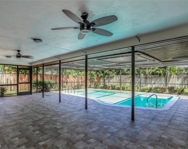 1201 Se 16th Terrace - Photo Thumbnail 11